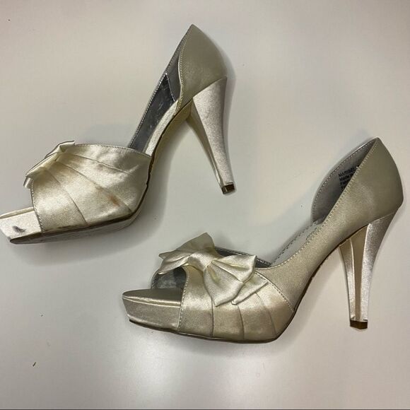 DAVIDS Bridals Michelangelo Mirabelle Mercury Bow Ivory Pump Heels dressy - Picture 5 of 11